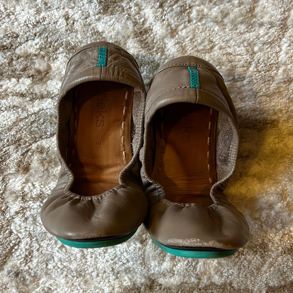 Taupe Tieks
